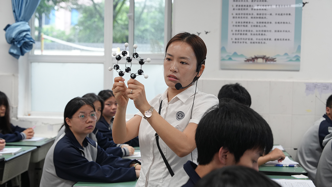 【眉山日报】深耕课堂“主阵地”9场优质赛课助力教学提质(图1)